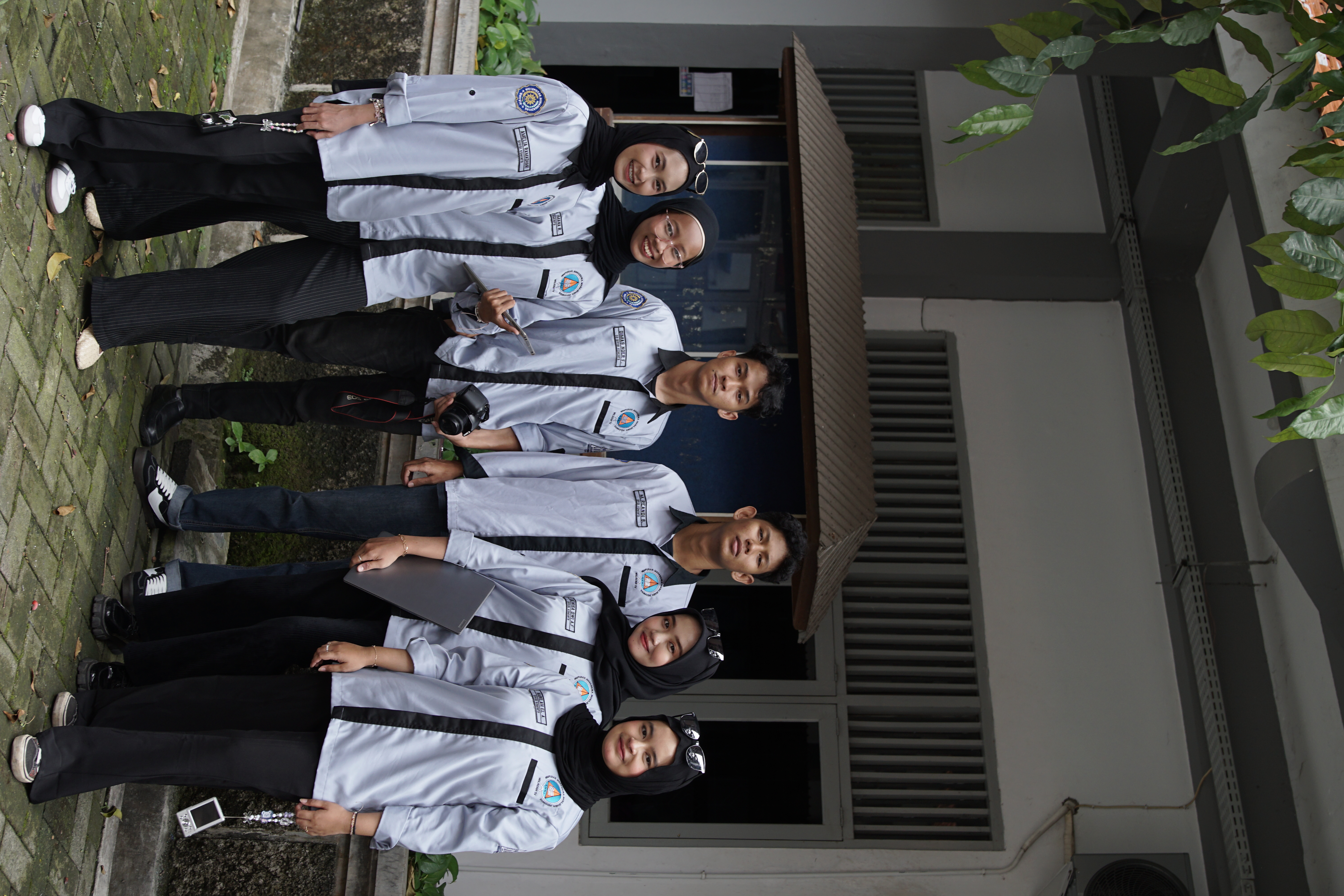 KOMUNIKASI & INFORMASI
